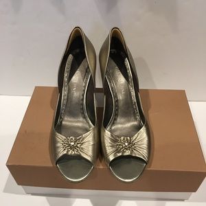 Like New Gianni Bini open toe 3" heels